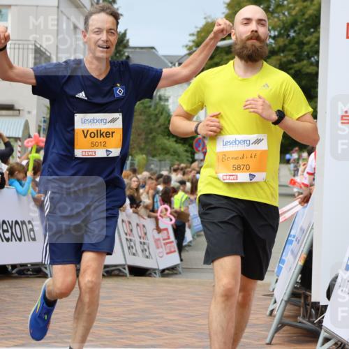 31.08.2025 - 21. Blankeneser Heldenlauf Strokosch-Dieckow http://msf.ph/oto/8695422 31.08.2025 12:31:41 Ziel 5870, 5012, 5190 meine-sportfotos.de