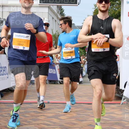 31.08.2025 - 21. Blankeneser Heldenlauf Strokosch-Dieckow http://msf.ph/oto/8695424 31.08.2025 12:26:36 Ziel 5842, 5783, 5135, 5167, 5668, 4240 meine-sportfotos.de