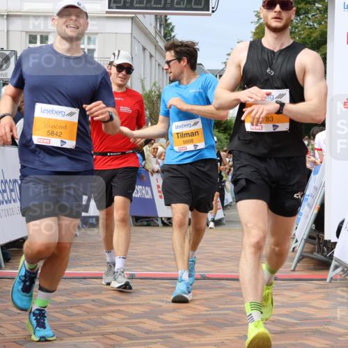 31.08.2025 - 21. Blankeneser Heldenlauf Strokosch-Dieckow http://msf.ph/oto/8695426 31.08.2025 12:26:36 Ziel 5842, 5783, 5135, 5167, 5668, 4240 meine-sportfotos.de
