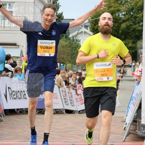 31.08.2025 - 21. Blankeneser Heldenlauf Strokosch-Dieckow http://msf.ph/oto/8695427 31.08.2025 12:31:41 Ziel 5870, 5012, 5190 meine-sportfotos.de