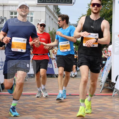 31.08.2025 - 21. Blankeneser Heldenlauf Strokosch-Dieckow http://msf.ph/oto/8695428 31.08.2025 12:26:36 Ziel 5842, 5783, 5135, 5167, 5668, 4240 meine-sportfotos.de