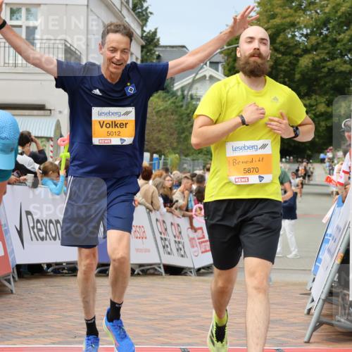 31.08.2025 - 21. Blankeneser Heldenlauf Strokosch-Dieckow http://msf.ph/oto/8695429 31.08.2025 12:31:41 Ziel 5870, 5012, 5190 meine-sportfotos.de