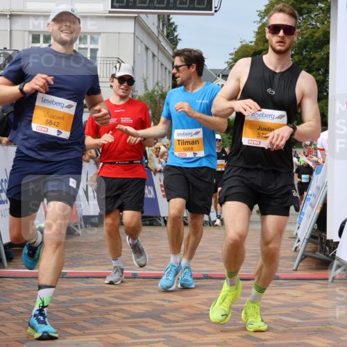 31.08.2025 - 21. Blankeneser Heldenlauf Strokosch-Dieckow http://msf.ph/oto/8695430 31.08.2025 12:26:36 Ziel 5842, 5783, 5135, 5167, 5668, 4240 meine-sportfotos.de
