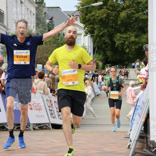 31.08.2025 - 21. Blankeneser Heldenlauf Strokosch-Dieckow http://msf.ph/oto/8695437 31.08.2025 12:31:40 Ziel 5870, 5012, 5190 meine-sportfotos.de