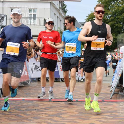31.08.2025 - 21. Blankeneser Heldenlauf Strokosch-Dieckow http://msf.ph/oto/8695438 31.08.2025 12:26:35 Ziel 5842, 5783, 5135, 5167, 5668, 4240 meine-sportfotos.de