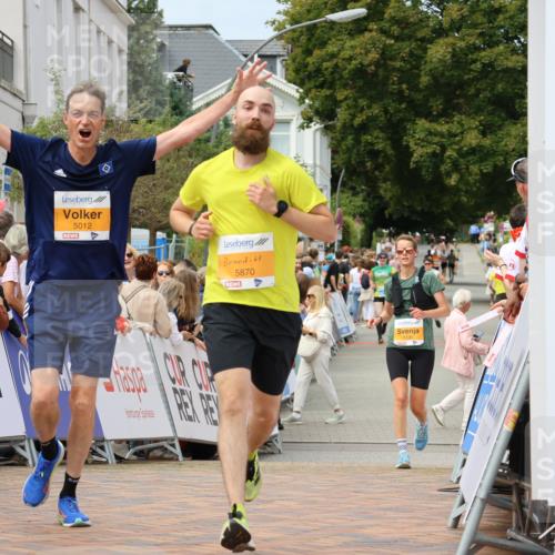 31.08.2025 - 21. Blankeneser Heldenlauf Strokosch-Dieckow http://msf.ph/oto/8695439 31.08.2025 12:31:40 Ziel 5870, 5012, 5190 meine-sportfotos.de