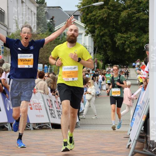 31.08.2025 - 21. Blankeneser Heldenlauf Strokosch-Dieckow http://msf.ph/oto/8695441 31.08.2025 12:31:40 Ziel 5870, 5012, 5190 meine-sportfotos.de
