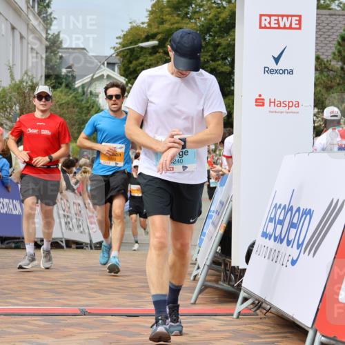 31.08.2025 - 21. Blankeneser Heldenlauf Strokosch-Dieckow http://msf.ph/oto/8695446 31.08.2025 12:26:34 Ziel 5842, 5783, 5167, 5668, 4240 meine-sportfotos.de