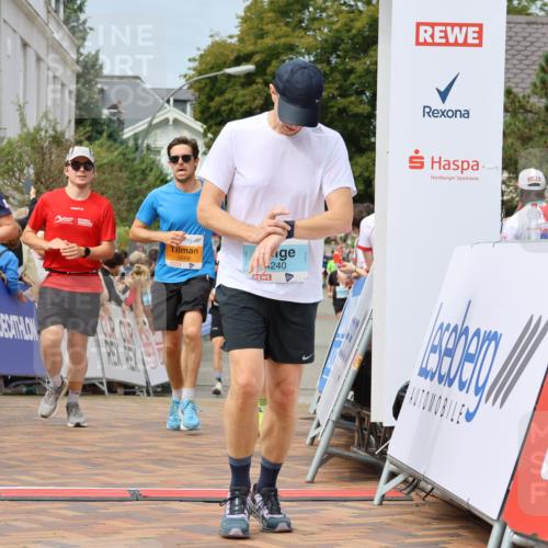 31.08.2025 - 21. Blankeneser Heldenlauf Strokosch-Dieckow http://msf.ph/oto/8695449 31.08.2025 12:26:34 Ziel 5842, 5783, 5167, 5668, 4240 meine-sportfotos.de