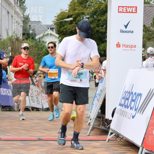 31.08.2025 - 21. Blankeneser Heldenlauf Strokosch-Dieckow http://msf.ph/oto/8695451 31.08.2025 12:26:34 Ziel 5842, 5783, 5167, 5668, 4240 meine-sportfotos.de