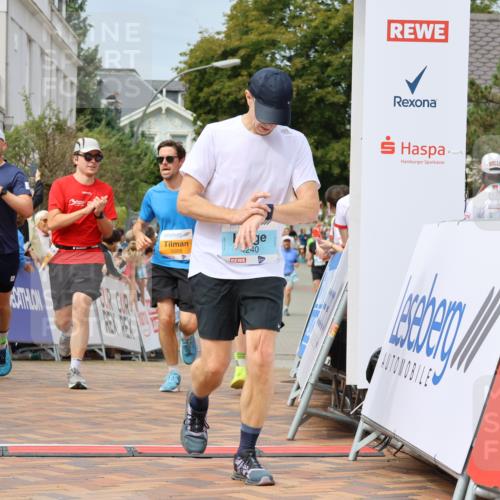 31.08.2025 - 21. Blankeneser Heldenlauf Strokosch-Dieckow http://msf.ph/oto/8695453 31.08.2025 12:26:34 Ziel 5842, 5783, 5167, 5668, 4240 meine-sportfotos.de
