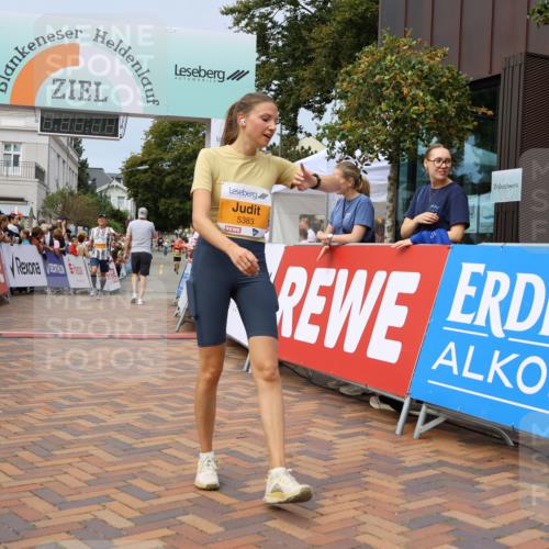 31.08.2025 - 21. Blankeneser Heldenlauf Strokosch-Dieckow http://msf.ph/oto/8695505 31.08.2025 12:31:18 Ziel 5383, 5382, 5310, 5577, 4094 meine-sportfotos.de