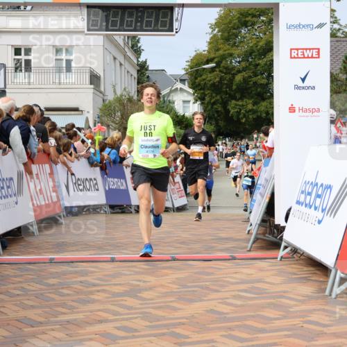 31.08.2025 - 21. Blankeneser Heldenlauf Strokosch-Dieckow http://msf.ph/oto/8695517 31.08.2025 12:26:05 Ziel 5416, 4214, 4174, 4310 meine-sportfotos.de