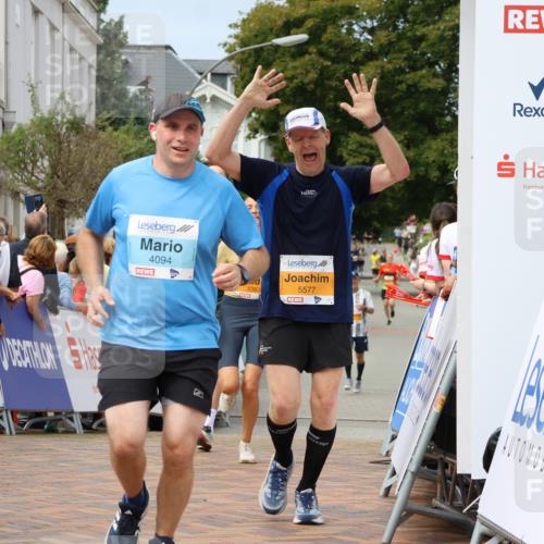 31.08.2025 - 21. Blankeneser Heldenlauf Strokosch-Dieckow http://msf.ph/oto/8695529 31.08.2025 12:31:12 Ziel 5383, 5382, 5330, 5577, 5269, 4094 meine-sportfotos.de