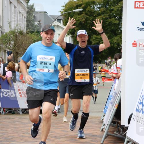 31.08.2025 - 21. Blankeneser Heldenlauf Strokosch-Dieckow http://msf.ph/oto/8695531 31.08.2025 12:31:12 Ziel 5383, 5382, 5330, 5577, 5269, 4094 meine-sportfotos.de