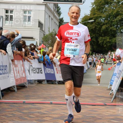 31.08.2025 - 21. Blankeneser Heldenlauf Strokosch-Dieckow http://msf.ph/oto/8695538 31.08.2025 12:25:50 Ziel 5150, 5502, 4158, 4331 meine-sportfotos.de