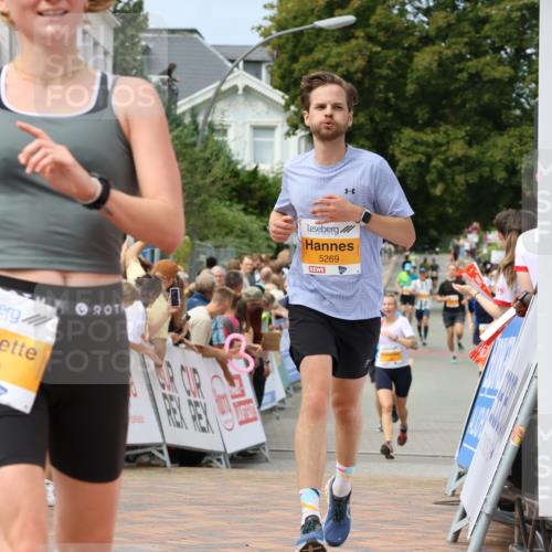 31.08.2025 - 21. Blankeneser Heldenlauf Strokosch-Dieckow http://msf.ph/oto/8695541 31.08.2025 12:31:04 Ziel 5160, 5329, 5269 meine-sportfotos.de