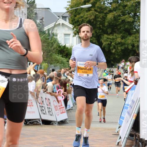 31.08.2025 - 21. Blankeneser Heldenlauf Strokosch-Dieckow http://msf.ph/oto/8695542 31.08.2025 12:31:04 Ziel 5160, 5329, 5269 meine-sportfotos.de