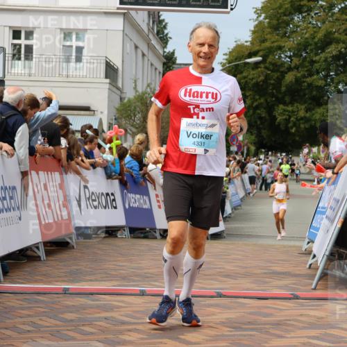 31.08.2025 - 21. Blankeneser Heldenlauf Strokosch-Dieckow http://msf.ph/oto/8695547 31.08.2025 12:25:49 Ziel 5150, 4158, 4331 meine-sportfotos.de