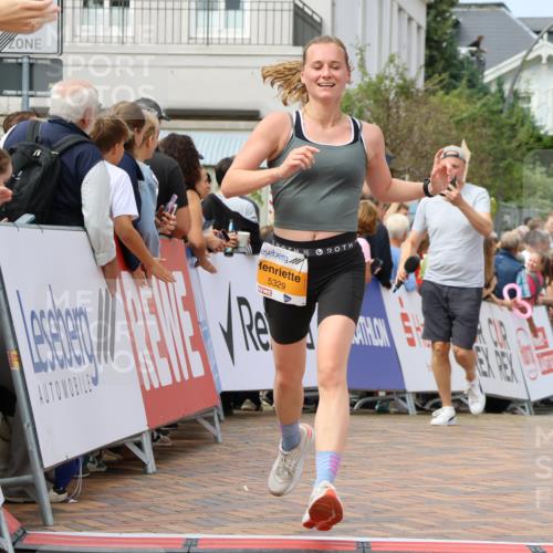 31.08.2025 - 21. Blankeneser Heldenlauf Strokosch-Dieckow http://msf.ph/oto/8695548 31.08.2025 12:31:03 Ziel 5160, 5329, 5269 meine-sportfotos.de