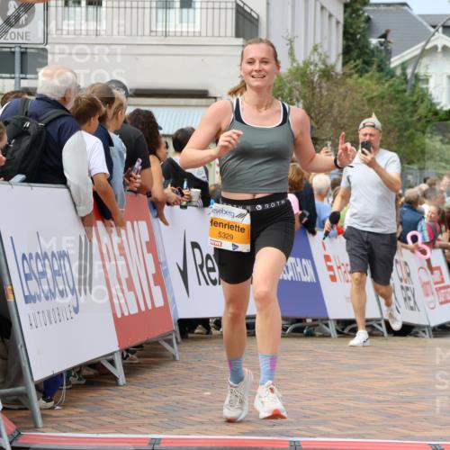 31.08.2025 - 21. Blankeneser Heldenlauf Strokosch-Dieckow http://msf.ph/oto/8695550 31.08.2025 12:31:03 Ziel 5160, 5329, 5269 meine-sportfotos.de