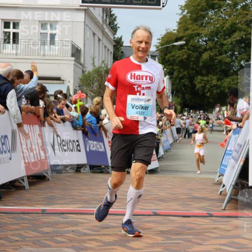 31.08.2025 - 21. Blankeneser Heldenlauf Strokosch-Dieckow http://msf.ph/oto/8695551 31.08.2025 12:25:49 Ziel 5150, 4158, 4331 meine-sportfotos.de