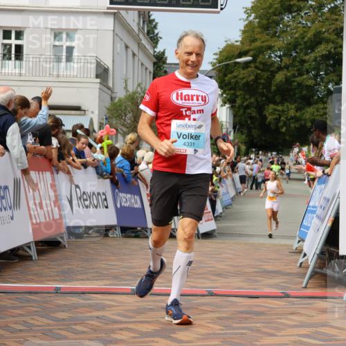 31.08.2025 - 21. Blankeneser Heldenlauf Strokosch-Dieckow http://msf.ph/oto/8695553 31.08.2025 12:25:49 Ziel 5150, 4158, 4331 meine-sportfotos.de