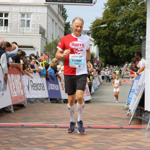 31.08.2025 - 21. Blankeneser Heldenlauf Strokosch-Dieckow http://msf.ph/oto/8695560 31.08.2025 12:25:49 Ziel 5150, 4158, 4331 meine-sportfotos.de