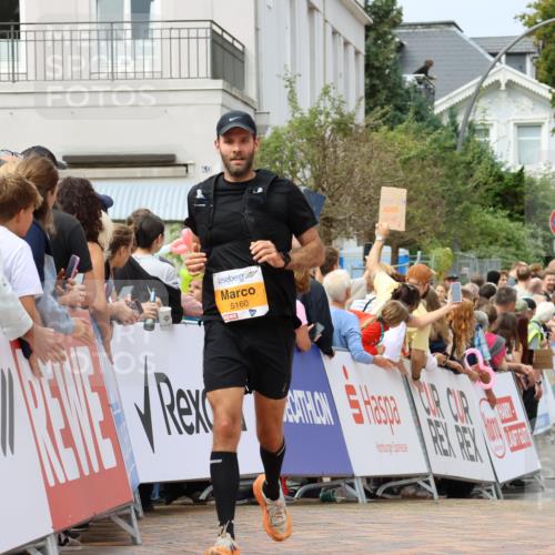 31.08.2025 - 21. Blankeneser Heldenlauf Strokosch-Dieckow http://msf.ph/oto/8695561 31.08.2025 12:30:56 Ziel 5160, 5674, 5736 meine-sportfotos.de
