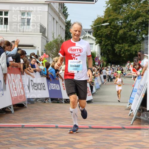 31.08.2025 - 21. Blankeneser Heldenlauf Strokosch-Dieckow http://msf.ph/oto/8695564 31.08.2025 12:25:49 Ziel 5150, 4158, 4331 meine-sportfotos.de