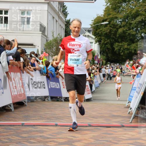 31.08.2025 - 21. Blankeneser Heldenlauf Strokosch-Dieckow http://msf.ph/oto/8695567 31.08.2025 12:25:49 Ziel 5150, 4158, 4331 meine-sportfotos.de
