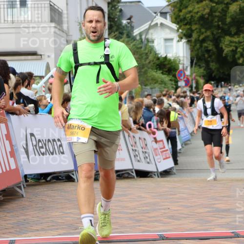 31.08.2025 - 21. Blankeneser Heldenlauf Strokosch-Dieckow http://msf.ph/oto/8695577 31.08.2025 12:30:50 Ziel 5177, 5674, 5736 meine-sportfotos.de