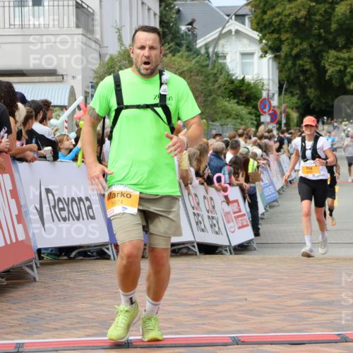 31.08.2025 - 21. Blankeneser Heldenlauf Strokosch-Dieckow http://msf.ph/oto/8695581 31.08.2025 12:30:50 Ziel 5177, 5674, 5736 meine-sportfotos.de