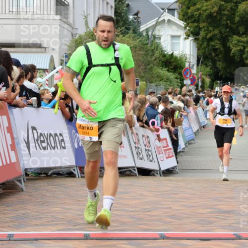 31.08.2025 - 21. Blankeneser Heldenlauf Strokosch-Dieckow http://msf.ph/oto/8695589 31.08.2025 12:30:49 Ziel 5177, 5674, 5736 meine-sportfotos.de
