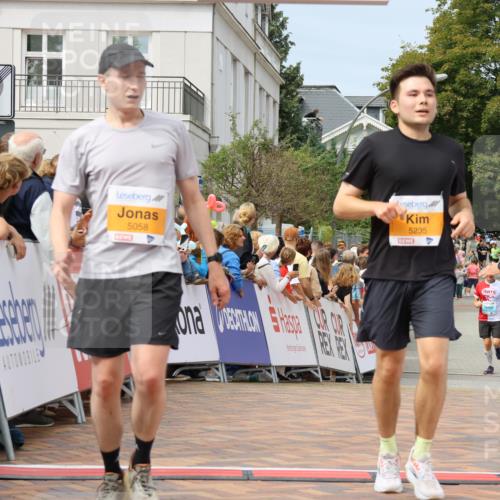 31.08.2025 - 21. Blankeneser Heldenlauf Strokosch-Dieckow http://msf.ph/oto/8695597 31.08.2025 12:25:40 Ziel 5235, 5058, 4403 meine-sportfotos.de