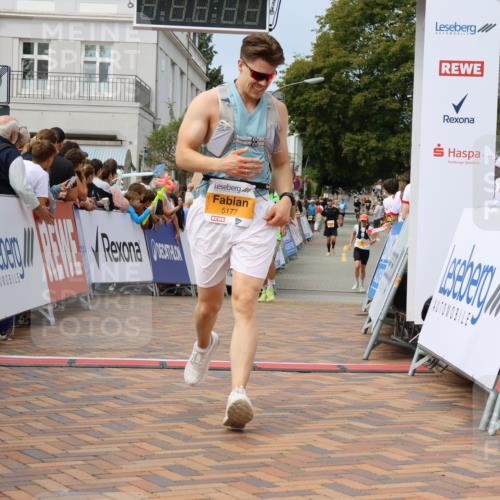 31.08.2025 - 21. Blankeneser Heldenlauf Strokosch-Dieckow http://msf.ph/oto/8695598 31.08.2025 12:30:46 Ziel 5177, 5039, 5674 meine-sportfotos.de