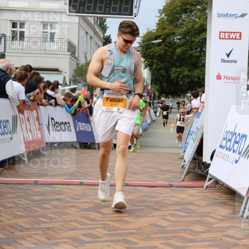 31.08.2025 - 21. Blankeneser Heldenlauf Strokosch-Dieckow http://msf.ph/oto/8695600 31.08.2025 12:30:46 Ziel 5177, 5039, 5674 meine-sportfotos.de