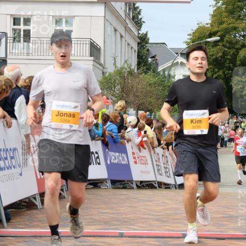 31.08.2025 - 21. Blankeneser Heldenlauf Strokosch-Dieckow http://msf.ph/oto/8695601 31.08.2025 12:25:40 Ziel 5235, 5058, 4403 meine-sportfotos.de