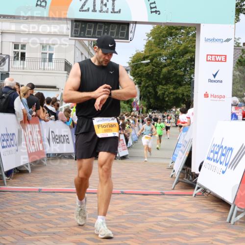 31.08.2025 - 21. Blankeneser Heldenlauf Strokosch-Dieckow http://msf.ph/oto/8695608 31.08.2025 12:30:41 Ziel 5177, 5039, 5357, 5493, 4401 meine-sportfotos.de