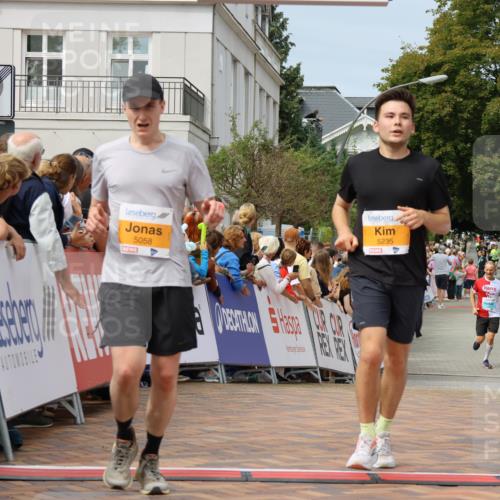 31.08.2025 - 21. Blankeneser Heldenlauf Strokosch-Dieckow http://msf.ph/oto/8695610 31.08.2025 12:25:40 Ziel 5235, 5058, 4403 meine-sportfotos.de