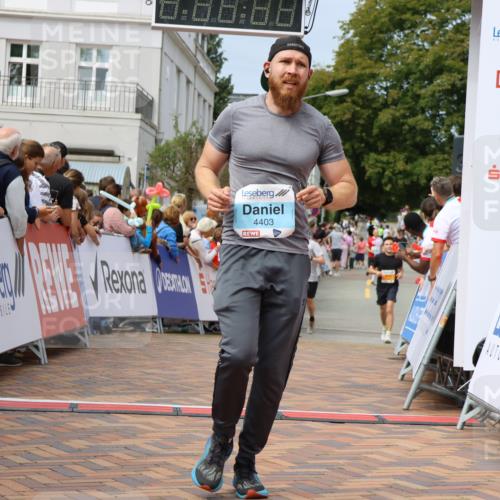 31.08.2025 - 21. Blankeneser Heldenlauf Strokosch-Dieckow http://msf.ph/oto/8695615 31.08.2025 12:25:35 Ziel 5235, 5058, 5251, 4403 meine-sportfotos.de