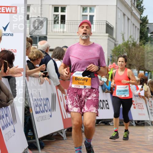 31.08.2025 - 21. Blankeneser Heldenlauf Strokosch-Dieckow http://msf.ph/oto/8695642 31.08.2025 12:25:24 Ziel 5319, 5413, 5452, 5733, 5251, 4120, 4385 meine-sportfotos.de