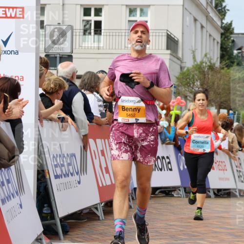 31.08.2025 - 21. Blankeneser Heldenlauf Strokosch-Dieckow http://msf.ph/oto/8695648 31.08.2025 12:25:24 Ziel 5319, 5413, 5452, 5733, 5251, 4120, 4385 meine-sportfotos.de