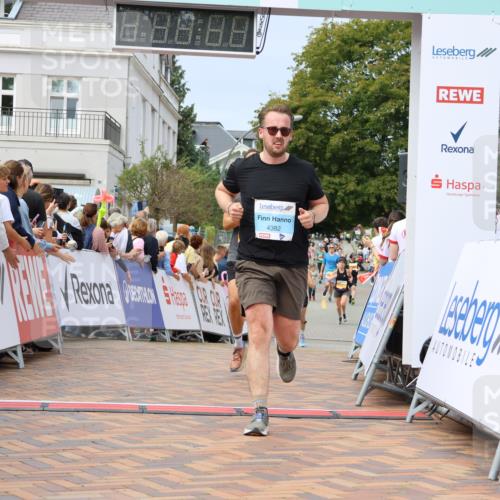 31.08.2025 - 21. Blankeneser Heldenlauf Strokosch-Dieckow http://msf.ph/oto/8695671 31.08.2025 12:30:18 Ziel 5657, 5727, 5439, 4382 meine-sportfotos.de