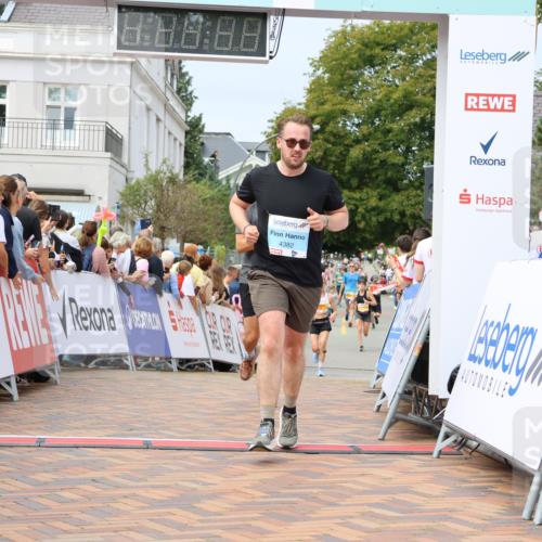 31.08.2025 - 21. Blankeneser Heldenlauf Strokosch-Dieckow http://msf.ph/oto/8695675 31.08.2025 12:30:18 Ziel 5657, 5727, 5439, 4382 meine-sportfotos.de