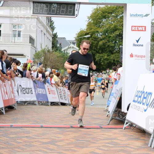 31.08.2025 - 21. Blankeneser Heldenlauf Strokosch-Dieckow http://msf.ph/oto/8695680 31.08.2025 12:30:17 Ziel 5657, 5727, 4382 meine-sportfotos.de