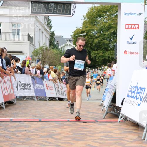 31.08.2025 - 21. Blankeneser Heldenlauf Strokosch-Dieckow http://msf.ph/oto/8695683 31.08.2025 12:30:17 Ziel 5657, 5727, 4382 meine-sportfotos.de