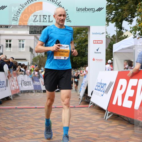 31.08.2025 - 21. Blankeneser Heldenlauf Strokosch-Dieckow http://msf.ph/oto/8695688 31.08.2025 12:30:12 Ziel 5657, 5463, 5470, 4127 meine-sportfotos.de
