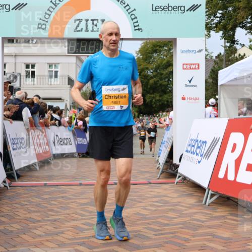 31.08.2025 - 21. Blankeneser Heldenlauf Strokosch-Dieckow http://msf.ph/oto/8695692 31.08.2025 12:30:12 Ziel 5657, 5463, 5470, 4127 meine-sportfotos.de
