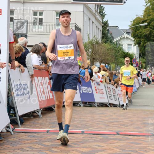 31.08.2025 - 21. Blankeneser Heldenlauf Strokosch-Dieckow http://msf.ph/oto/8695700 31.08.2025 12:25:07 Ziel 5216, 5798, 4431 meine-sportfotos.de